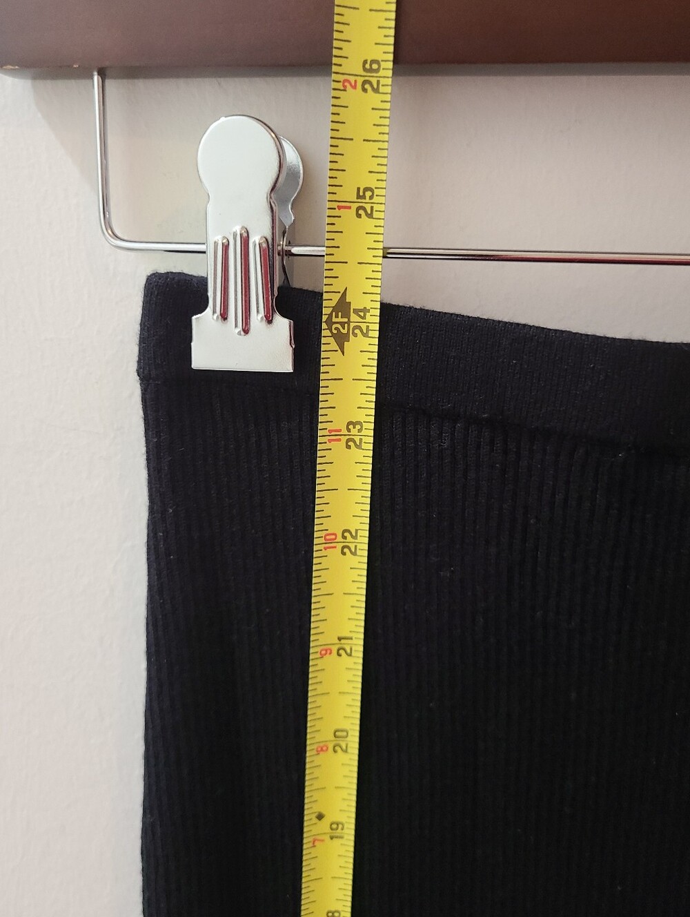 Intermix Black Ribbed Knit Clasped Fitted Midi Skirt Sz P/XS - Picture 9 of 9